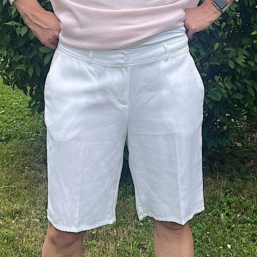 - Eileen Fisher M White Knee Length Tapered City Shorts! NEW!